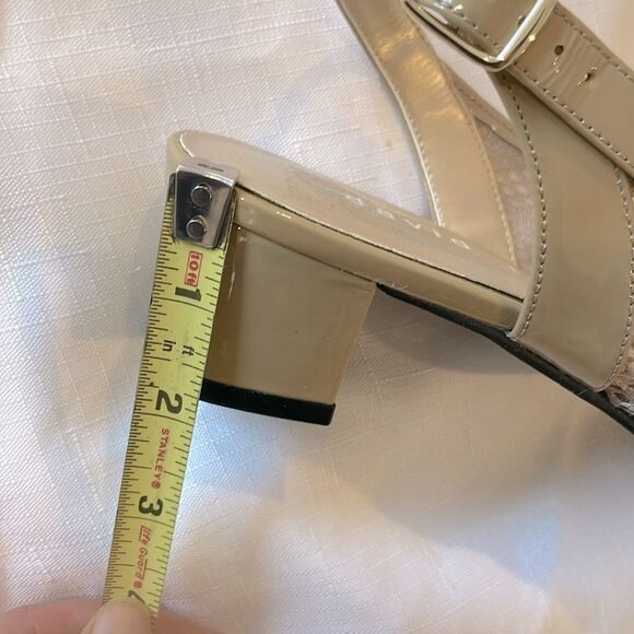 DAVID TATE SAND COLOR MESH PATENT SANDALS. BEAUTIFULLY PADDED INSOLES!! - Picture 5 of 7